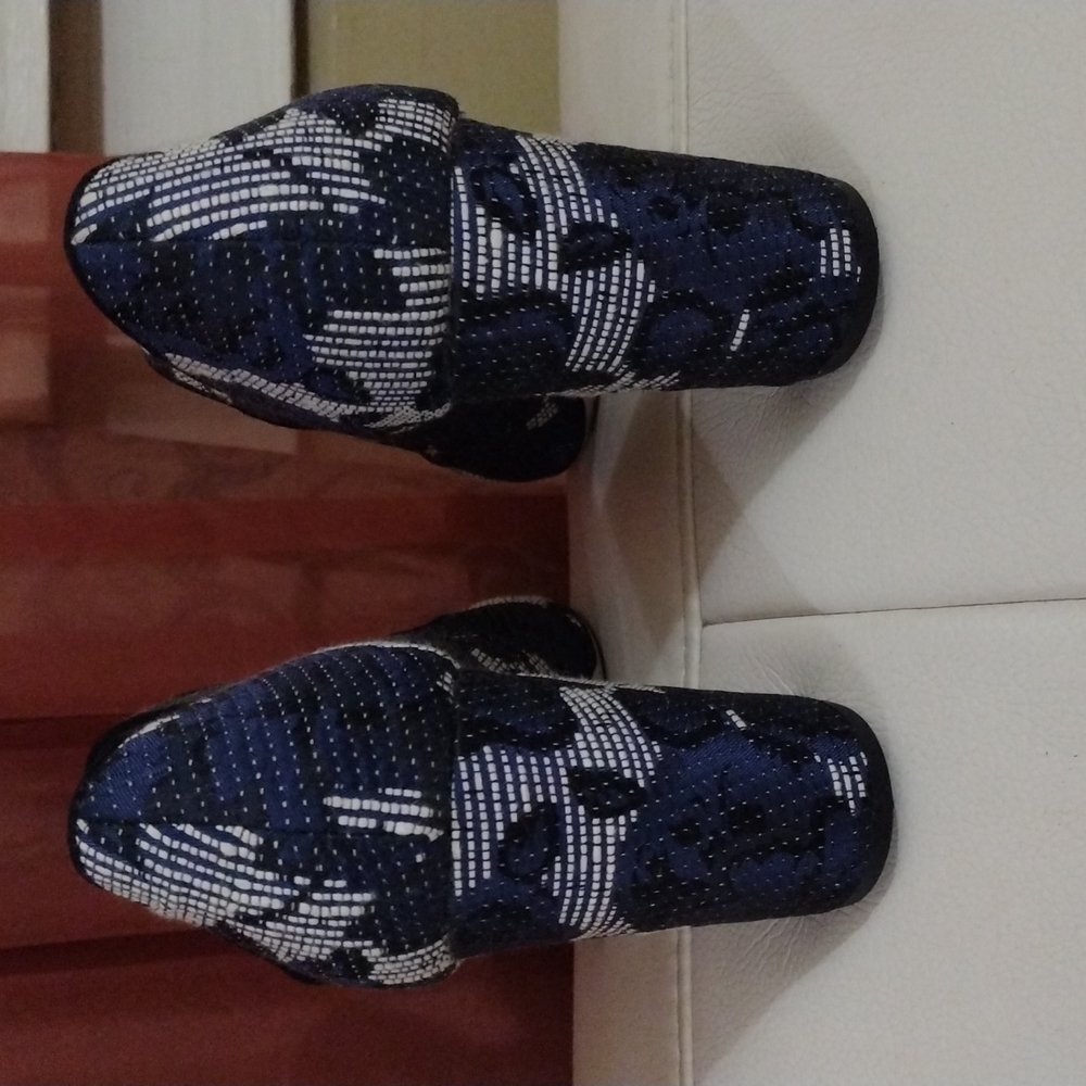 navy blue and white fabric shoes size 6 - Picture 4 of 4
